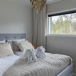 Villa Polar Lights With Jacuzzi By Book Lapland *