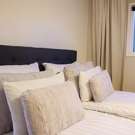 Villa Polar Lights With Jacuzzi By Booklapland *