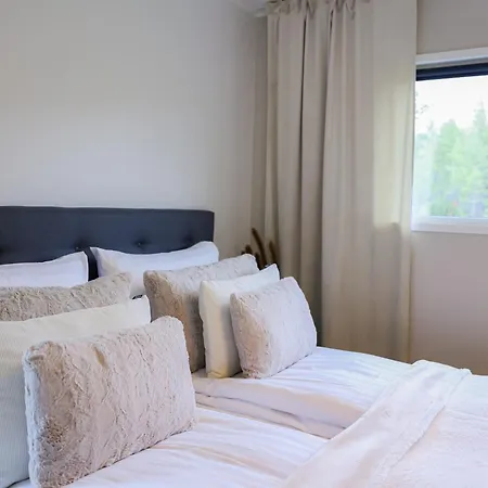 Willa Polar Lights With Jacuzzi By Booklapland *