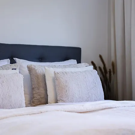 Polar Lights With Jacuzzi By Booklapland *