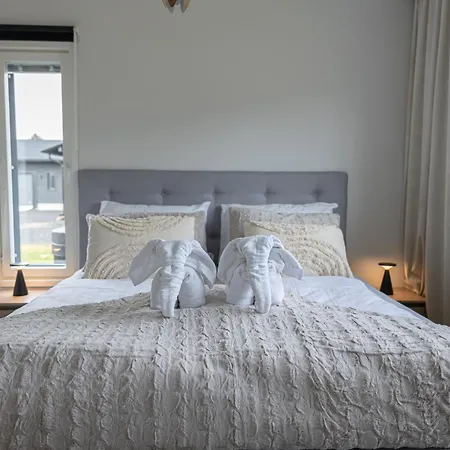 Polar Lights With Jacuzzi By Booklapland