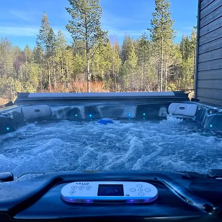 빌라 Polar Lights With Jacuzzi By Book Lapland 로바니에미