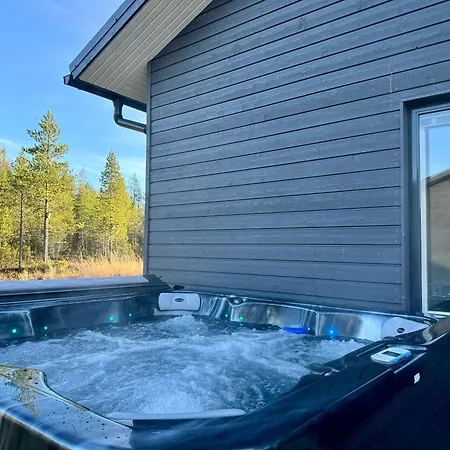 Polar Lights With Jacuzzi By Booklapland *