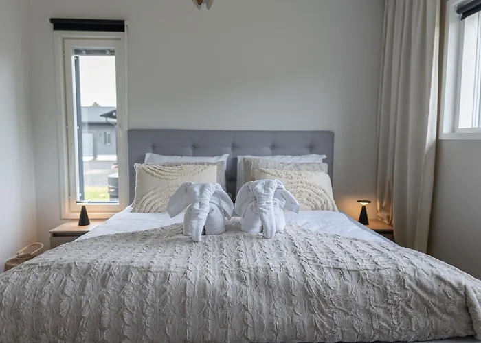 Polar Lights With Jacuzzi By Booklapland